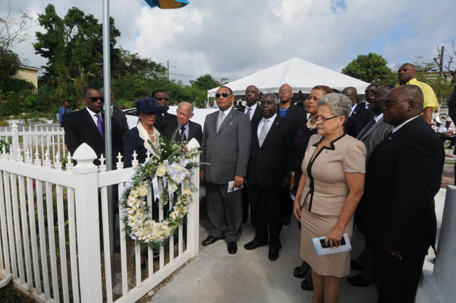 Bahamas_Sir_lynden_wreath