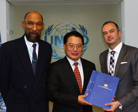 Martin Ledolter and UNIDO Director-General Li Yong signed a funding agreement for the first phase of CCREEE.
