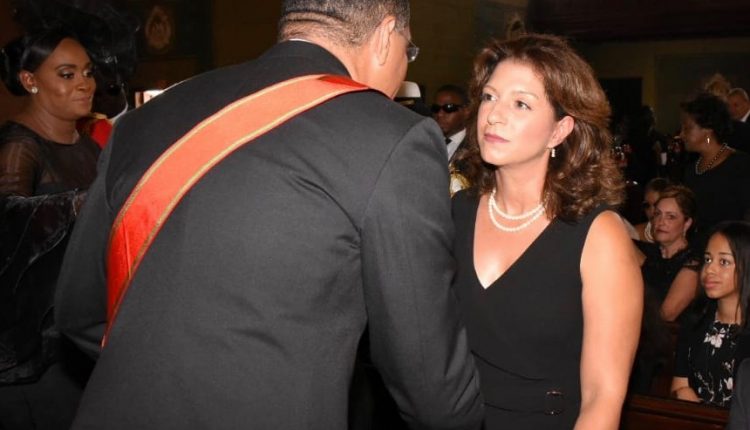 PM greets mourner at state funera;